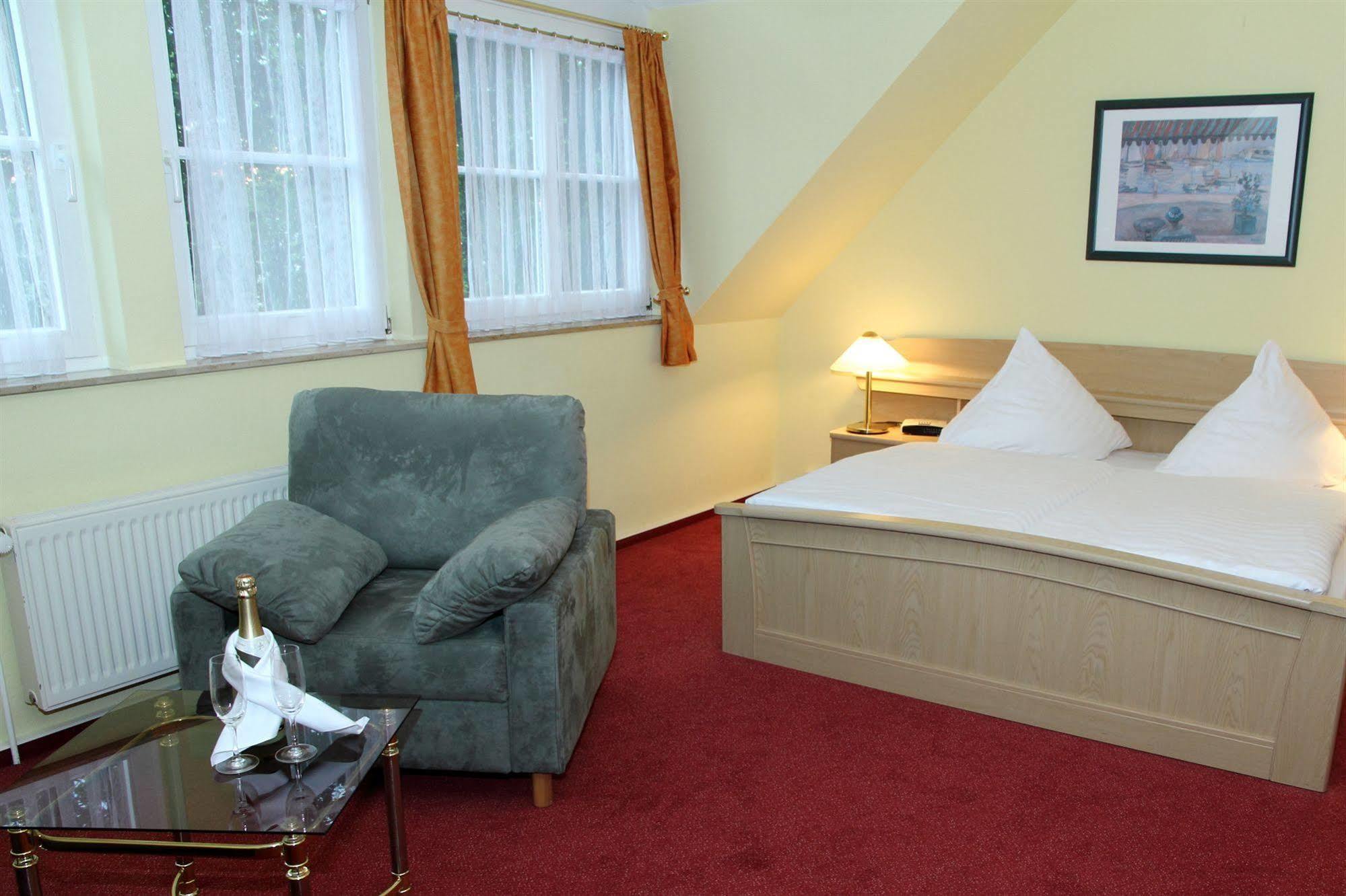 Hotel Und Restaurant Kranichsberg Woltersdorf  Exteriér fotografie